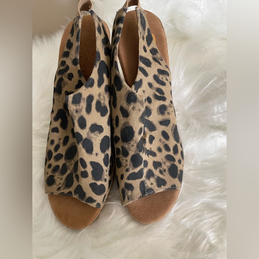 Aerosoles Leopard Print Wedge Open Toe Heels “Hee… - image 2